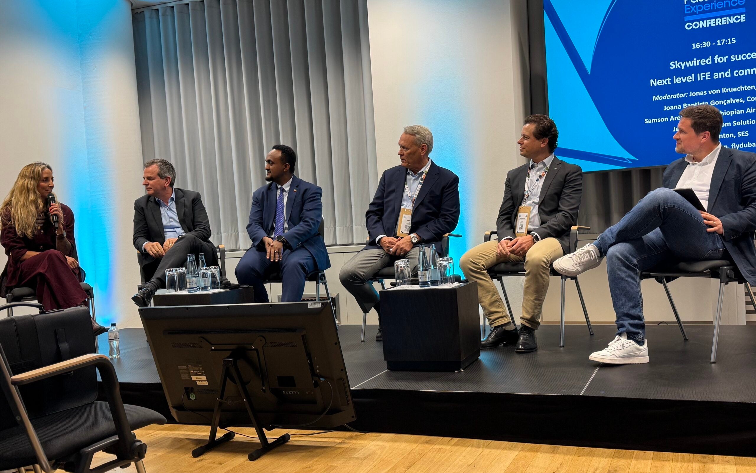 航空公司将机上互联视为与客户建立关系的重要途径